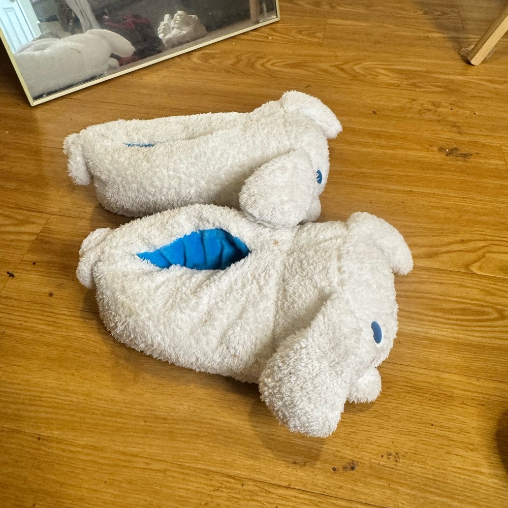 Sanrio cinnamaroll house slippers